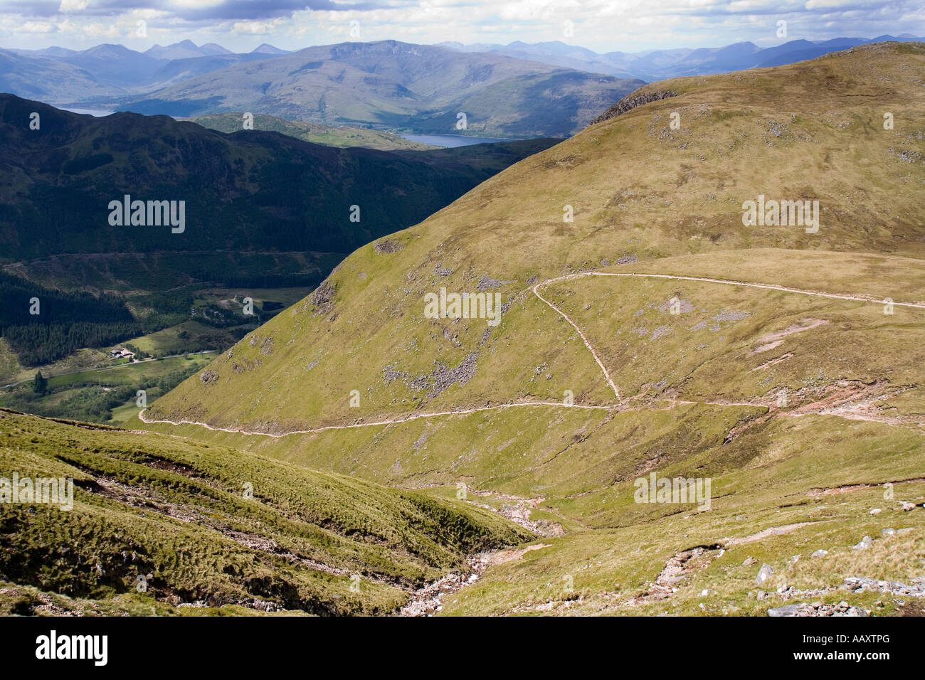 Zig Zag dans le chemin jusqu'Ben Nevis de Glen Nevis Banque D'Images