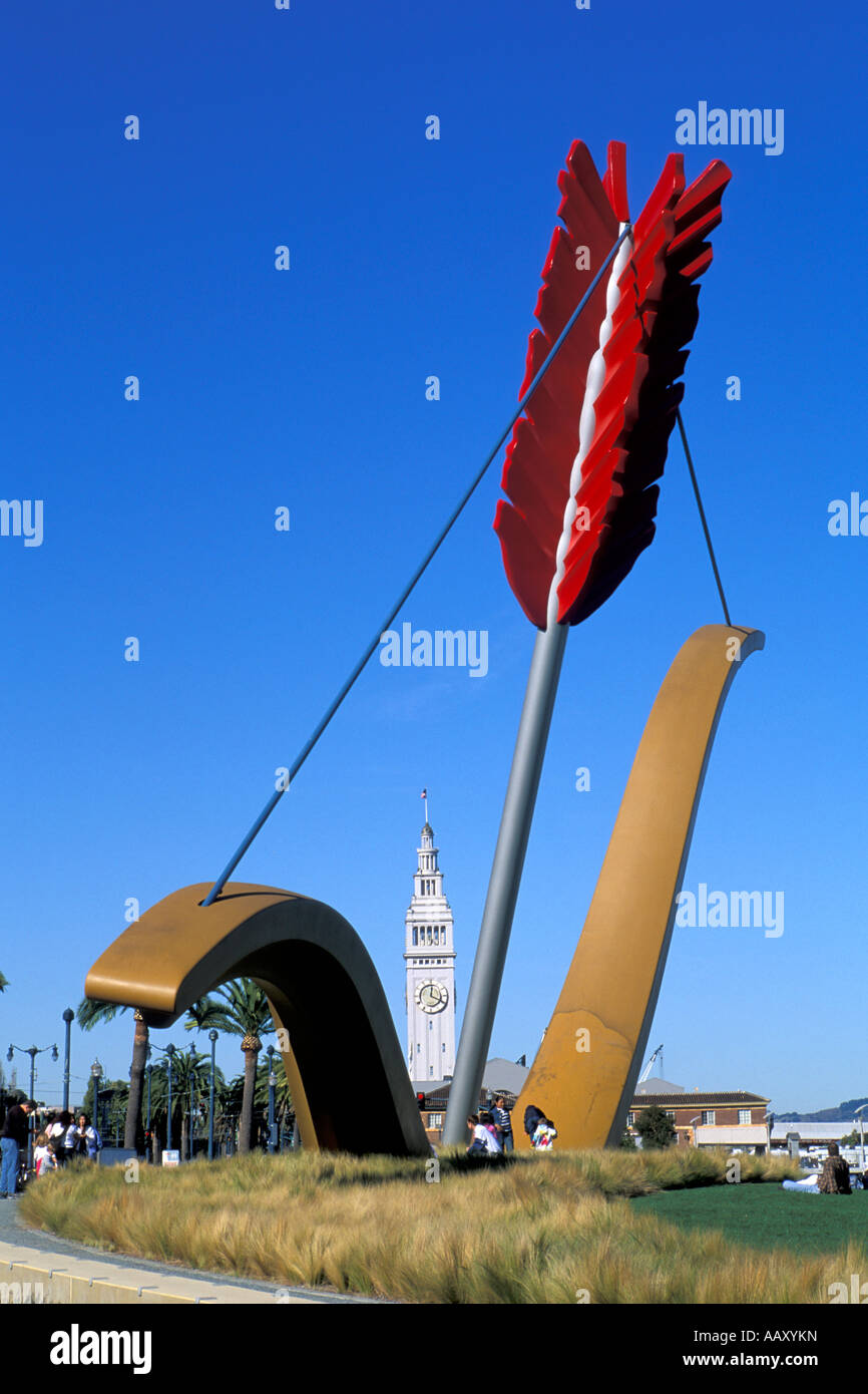 Attraction touristique appelé la flèche de Cupidon le long de Herb Cain façon montrant la tour de l'horloge à l'Ferry Building Banque D'Images