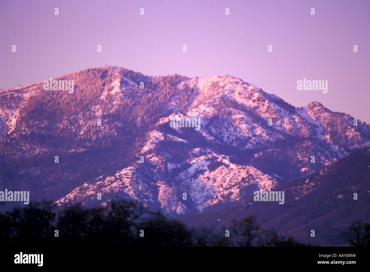 Montagnes entourant le lac Tahoe en Californie durant l'hiver Banque D'Images