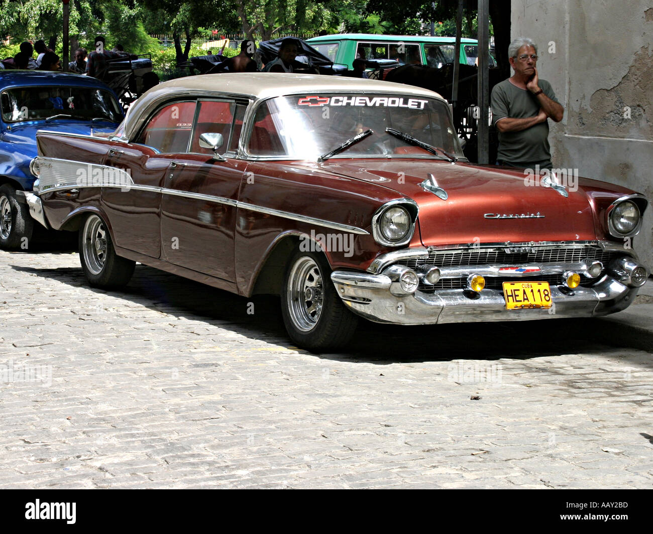 L'une des nombreuses voitures américaines des années 1950 dorloter dans la capitale cubaine La Havane par ceux qui ne peuvent pas se payer cher les importations étrangères Banque D'Images