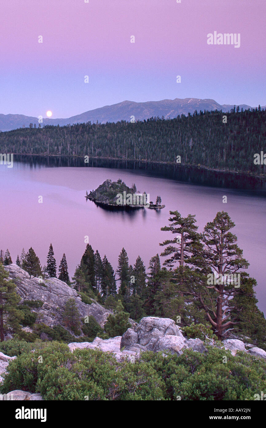 Coucher du soleil à Emerald Bay dans la région de Lake Tahoe en Californie Banque D'Images