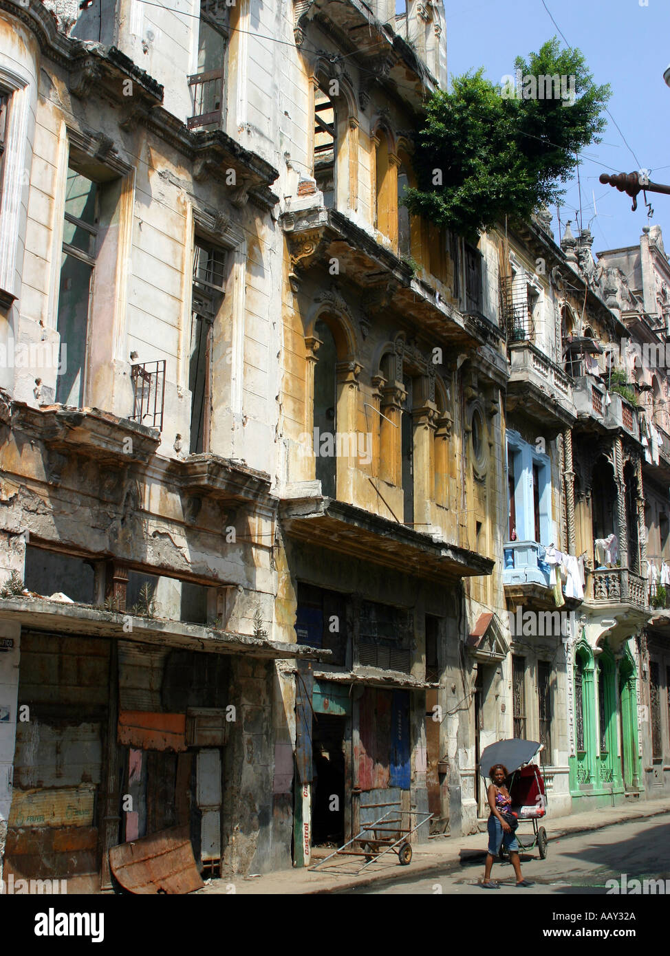 Bâtiments en ruine dans la capitale cubaine La Havane Banque D'Images