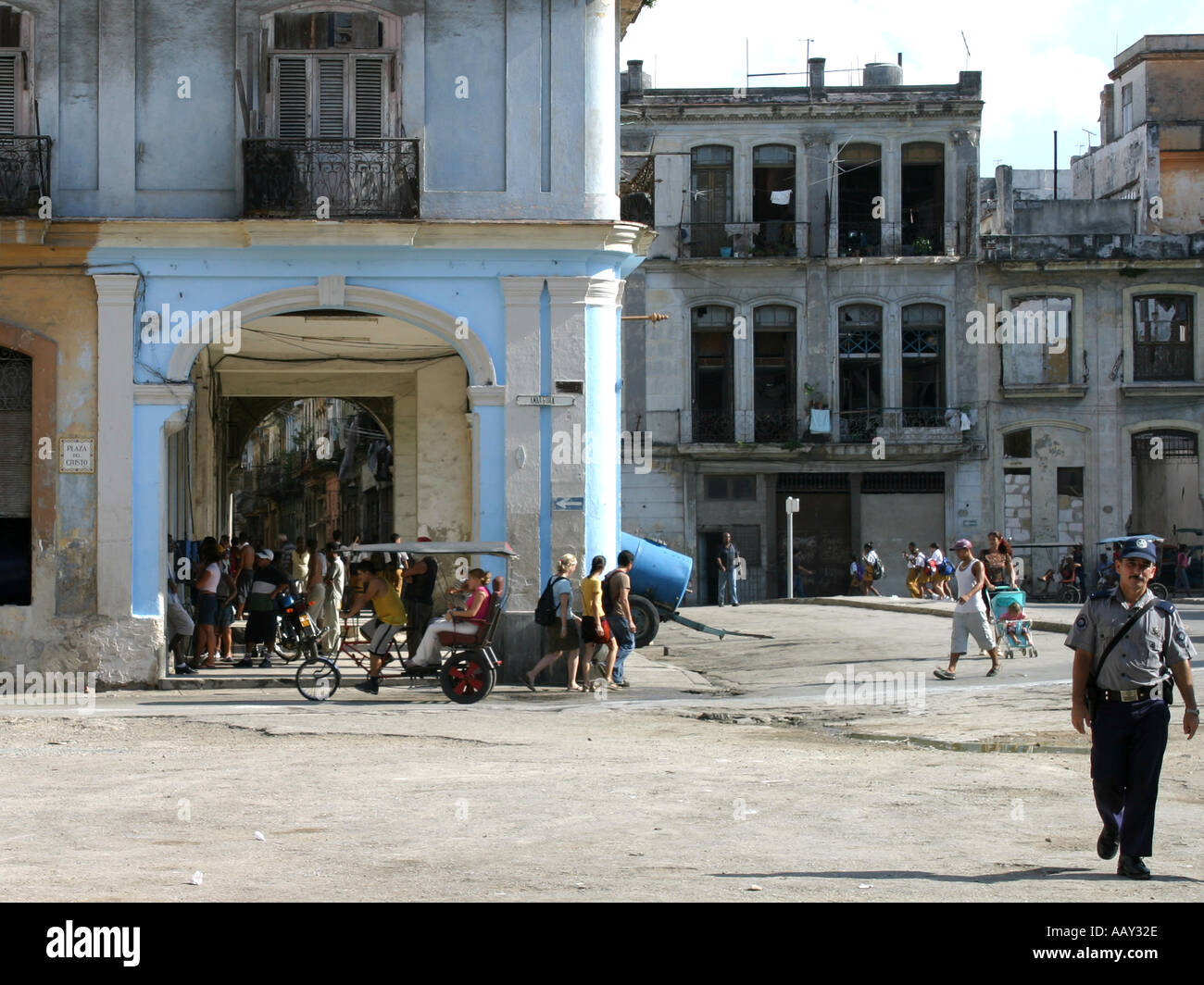 Une scène de rue dans la capitale cubaine La Havane Banque D'Images