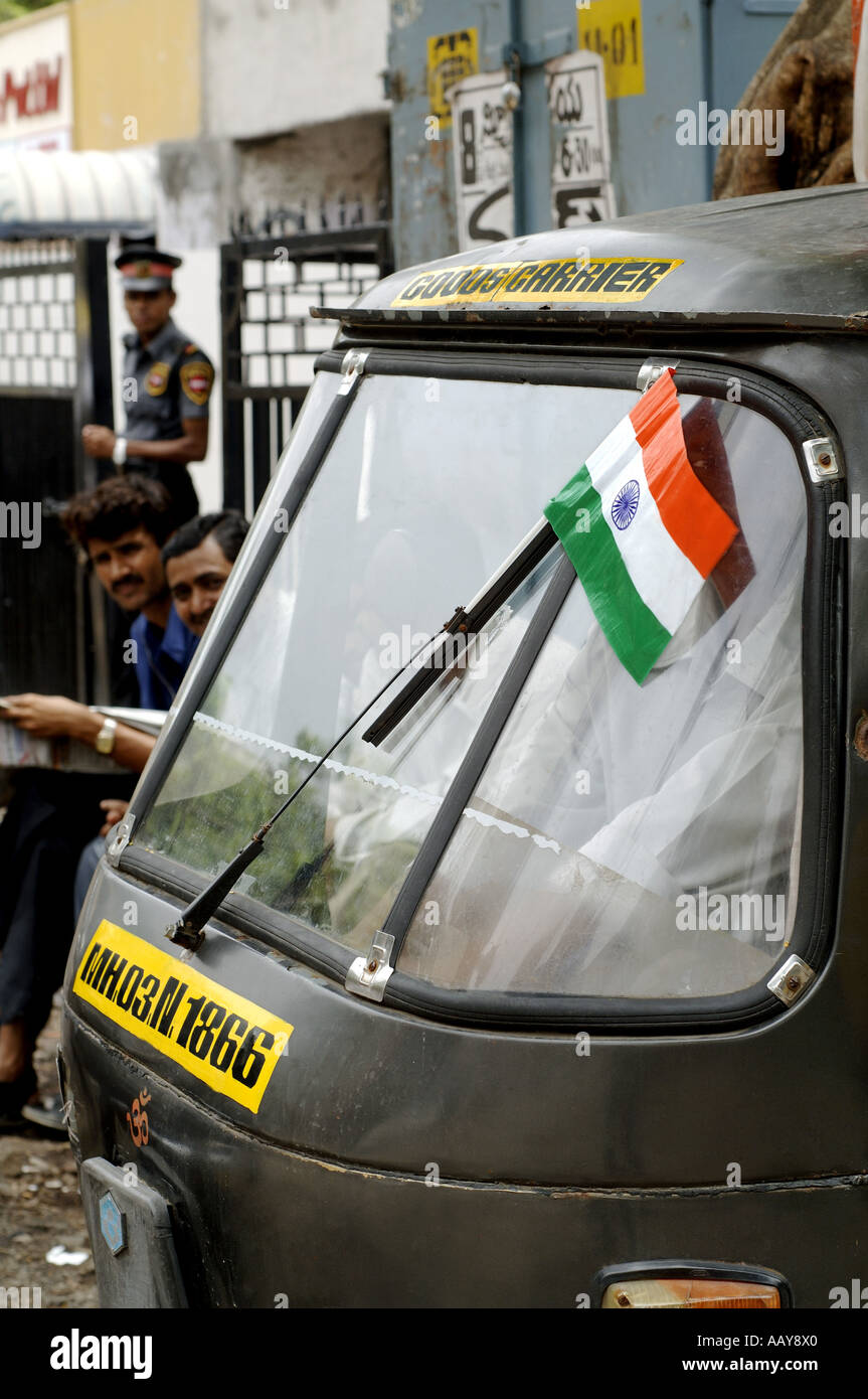 HMA78709 drapeau indien sur le jour de l'indépendance de tempo Bombay Mumbai Maharashtra Inde Banque D'Images