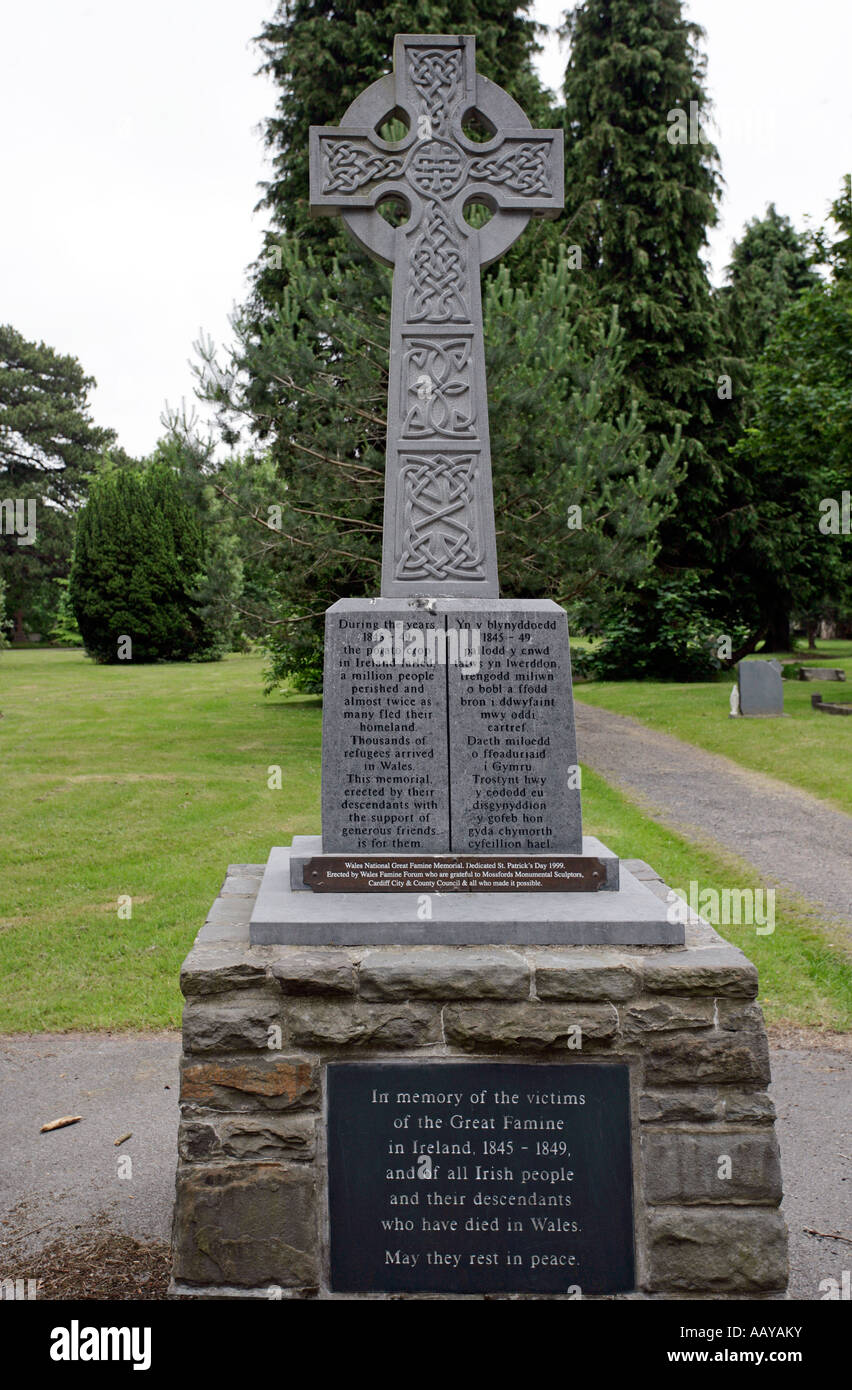 Wales national famine memorial à Cardiff à ceux qui sont morts au cours de la grande famine d'Irlande 1845 1849 et aussi tous les irlandais stone Banque D'Images