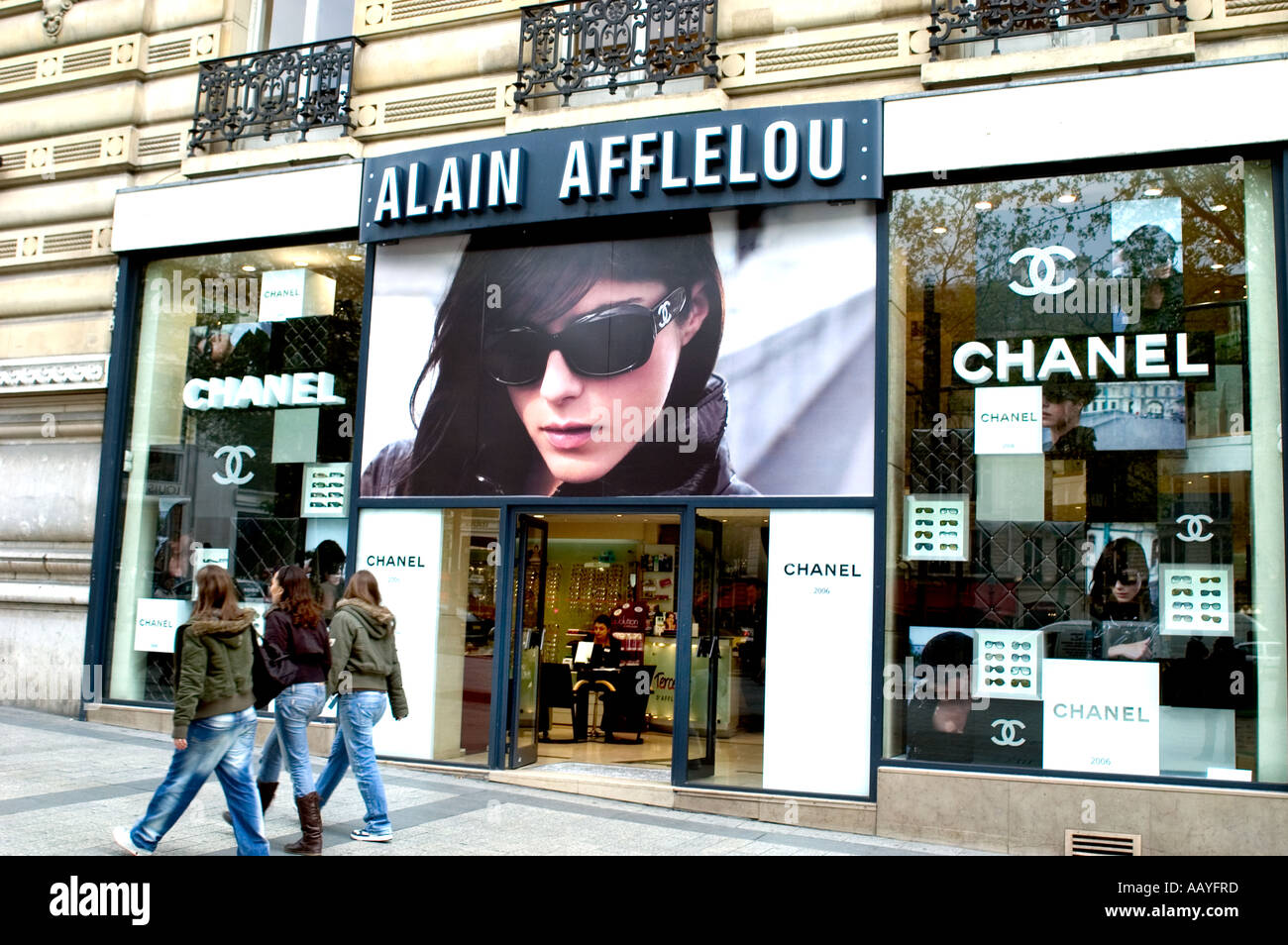 Alain Afflelou Les Champs Elysées fashion france français Paris Photo Stock  - Alamy