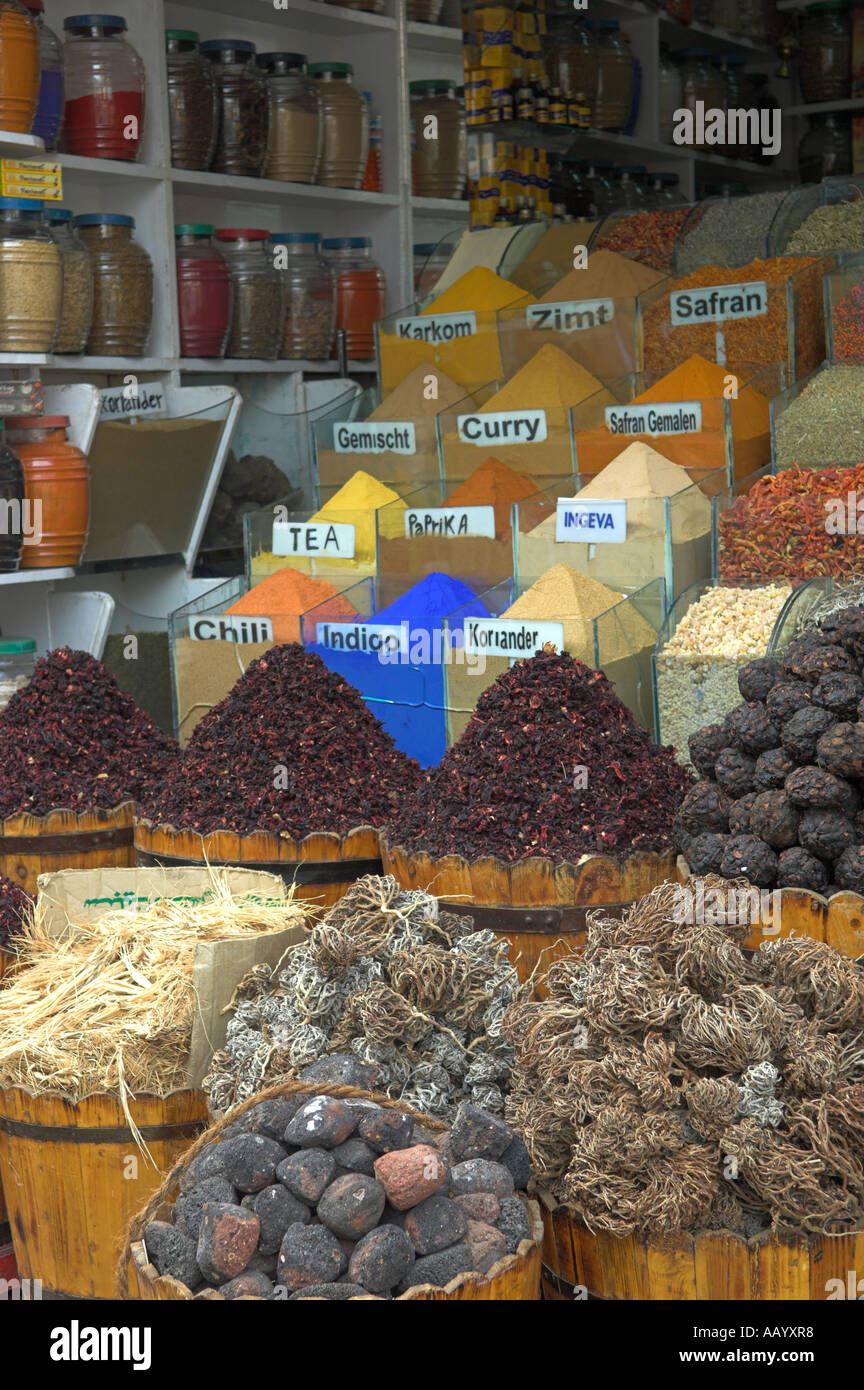 Magasin de vente d'épices dans la vieille ville de Dahar région Hurghada Banque D'Images