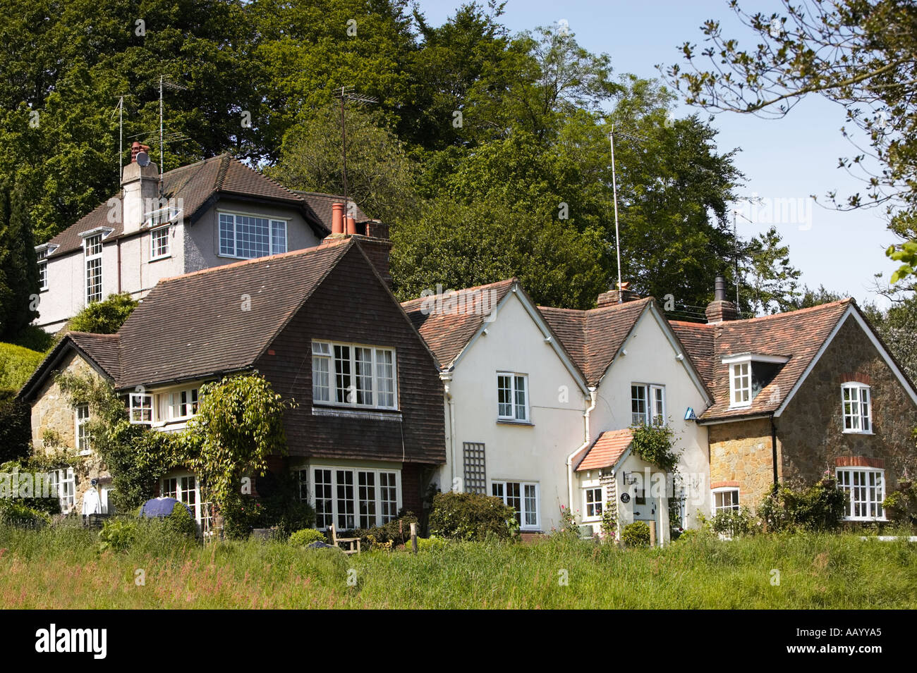 Anglais traditionnel vieux maisons et l'architecture à Coldharbor, Surrey, Angleterre, Royaume-Uni Banque D'Images