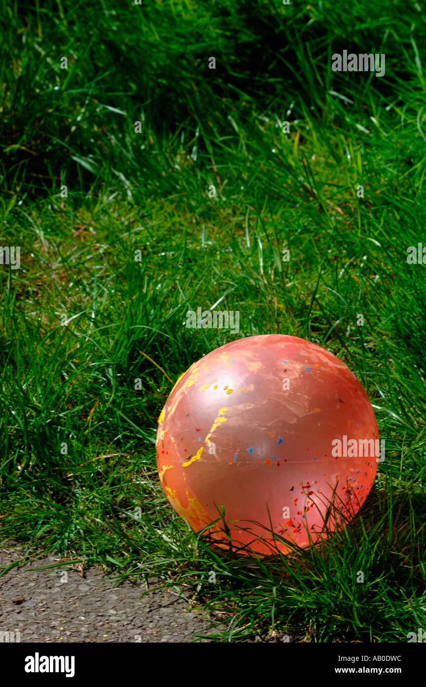 Boule sur l’herbe Banque D'Images