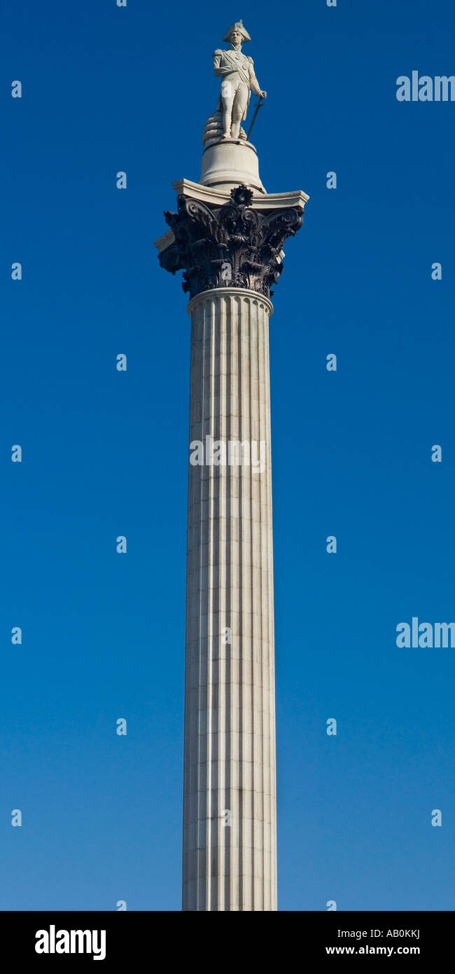 Statue de l'amiral Horatio Nelson Colonne Nelson Trafalgar Square London England UK Banque D'Images