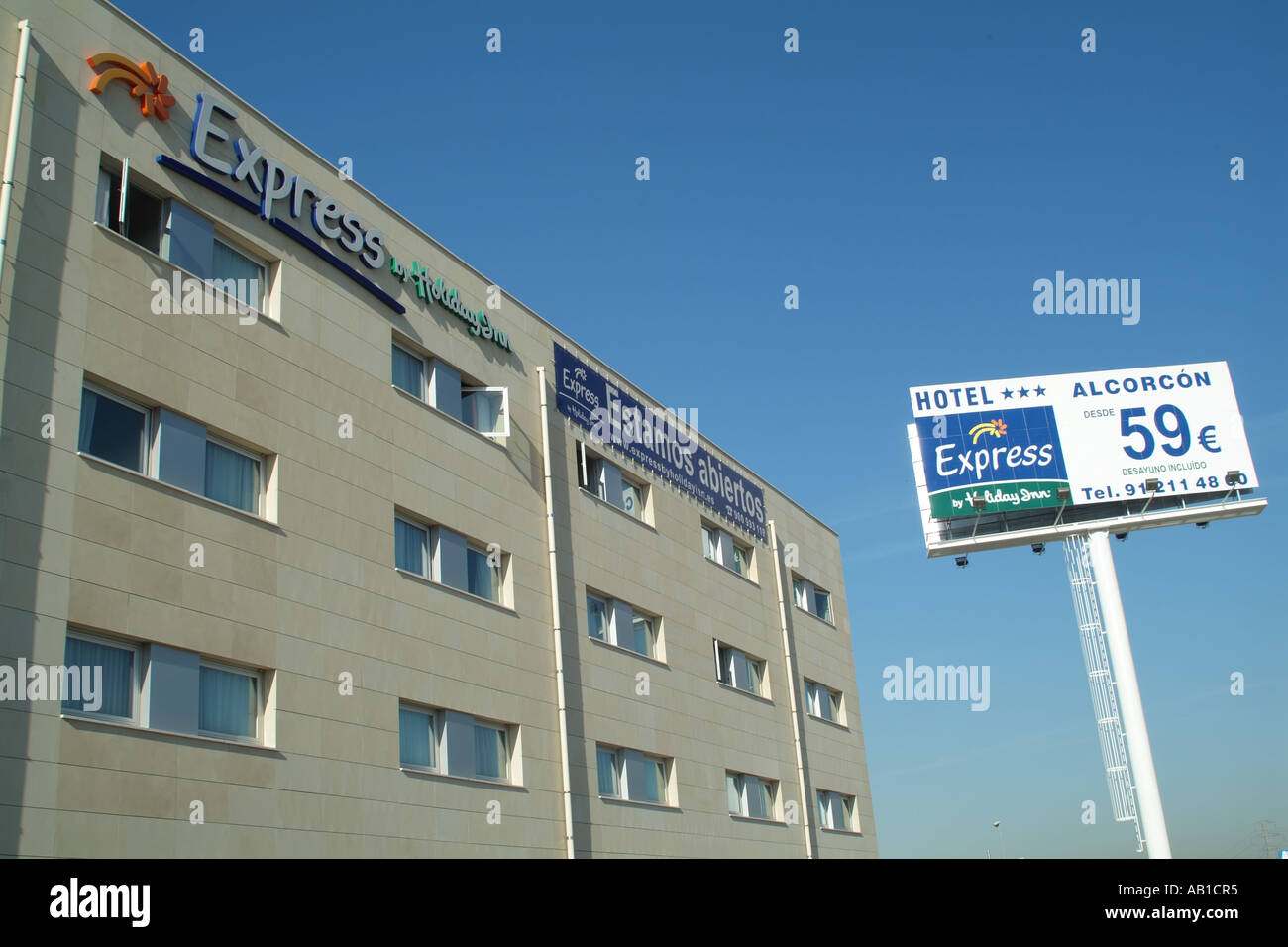 Chaîne d'hôtels à bas prix à prix raisonnable pour chambres nuitée. Bloc de  structure. Banlieue de Madrid Espagne Europe EU Photo Stock - Alamy