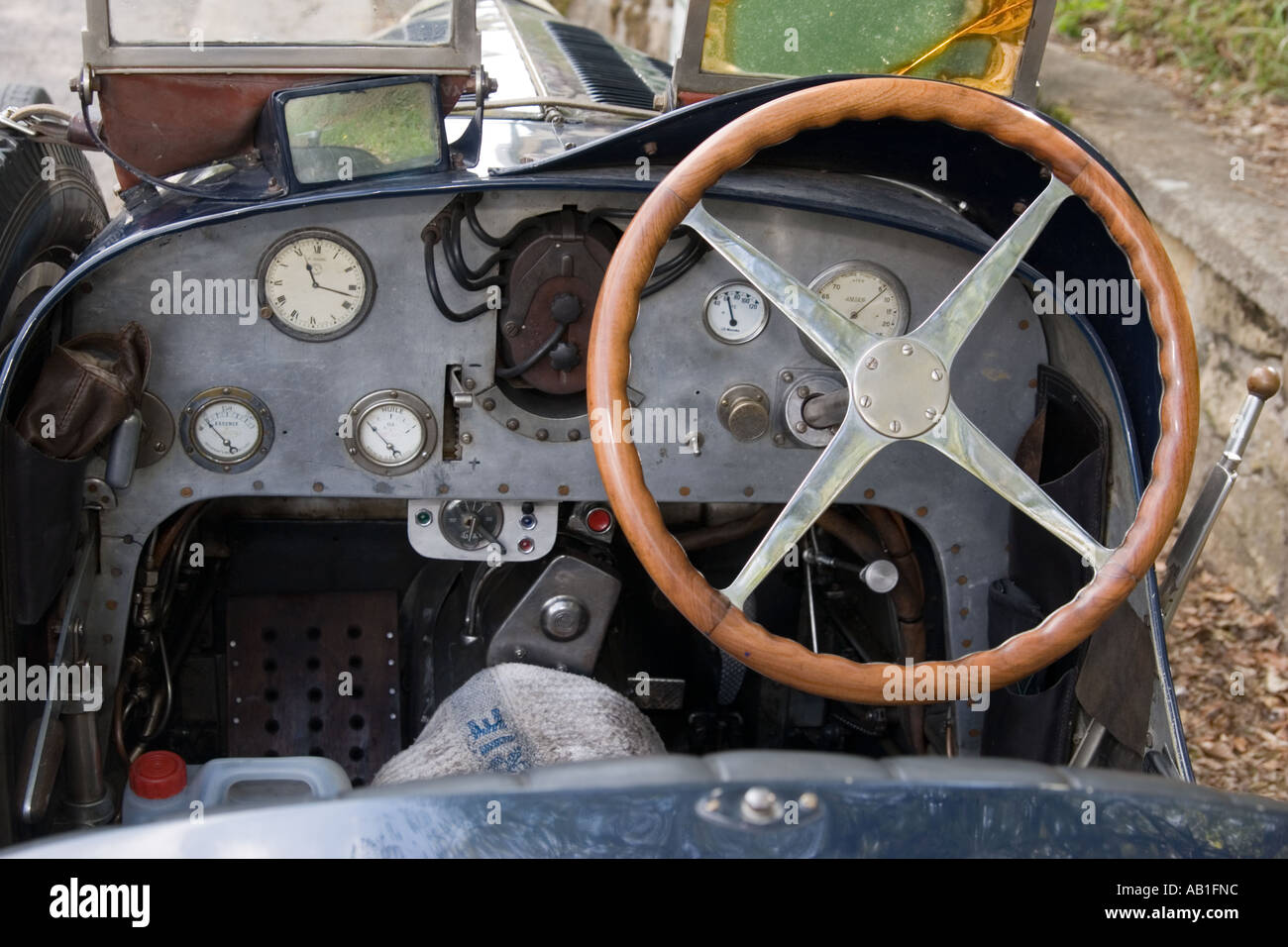 Tableau de bord de voiture bugatti vintage ancien combattant classique Banque D'Images