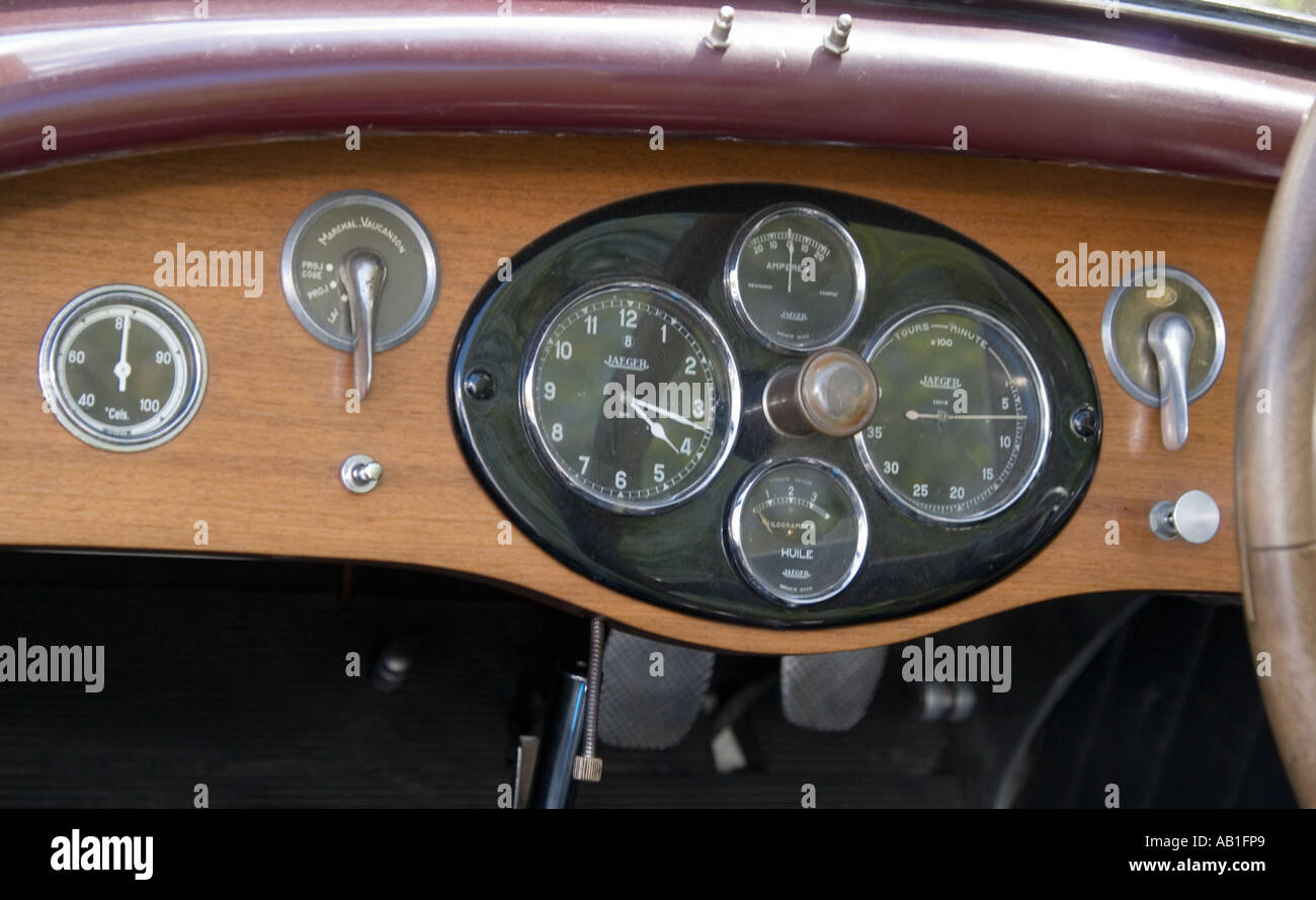 Tableau de bord de voiture bugatti vintage ancien combattant classique Banque D'Images