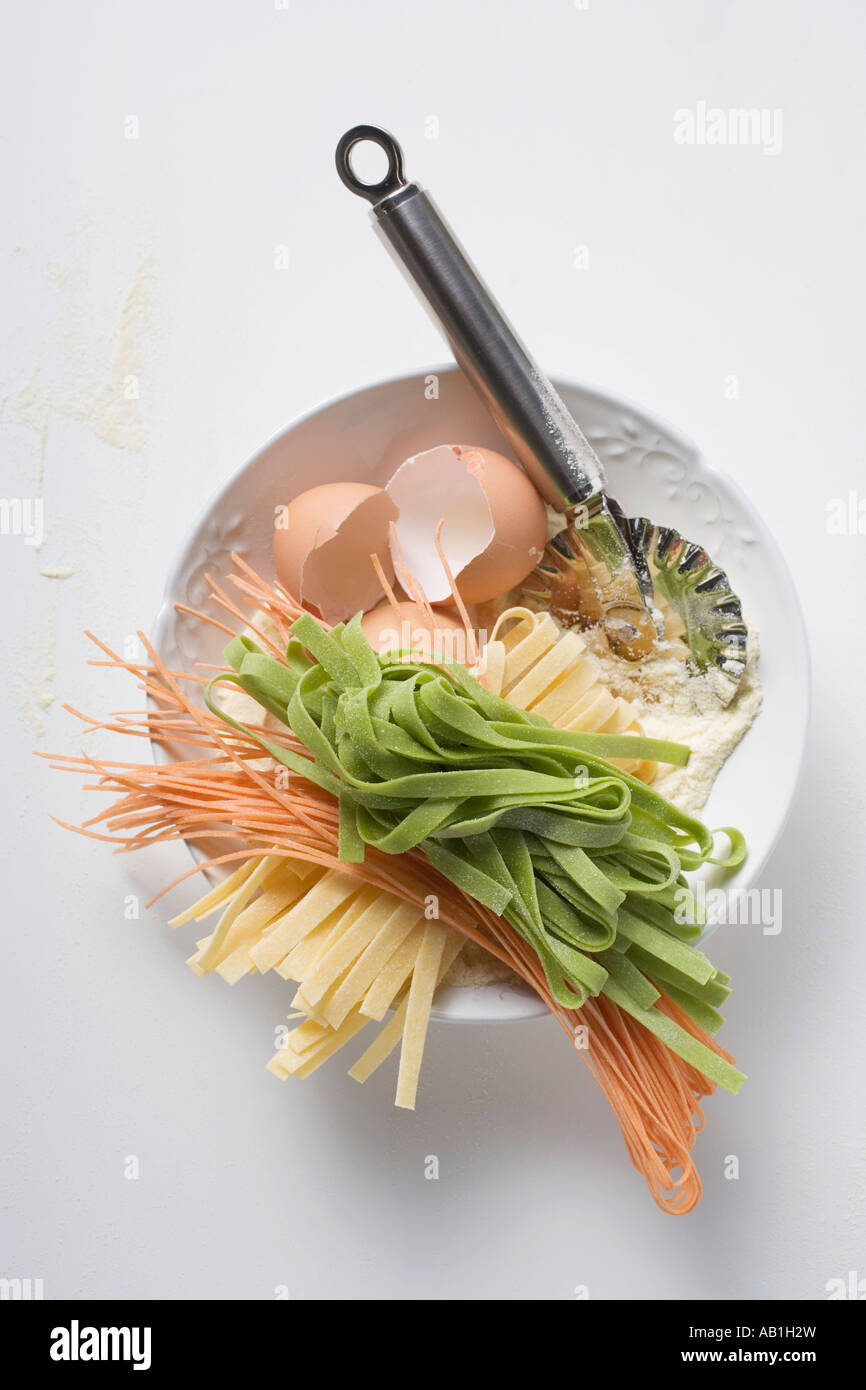 Ingrédients pâtes faites maison et des pâtes alimentaires FoodCollection roue Banque D'Images