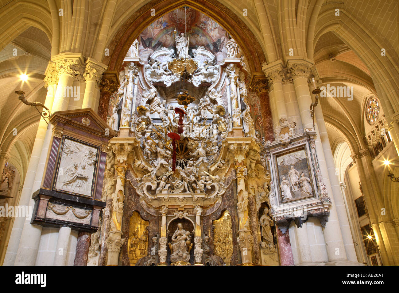 Retable de marbre baroque par Narciso Tomé de la cathédrale de Tolède, Castille La Manche, Espagne Banque D'Images