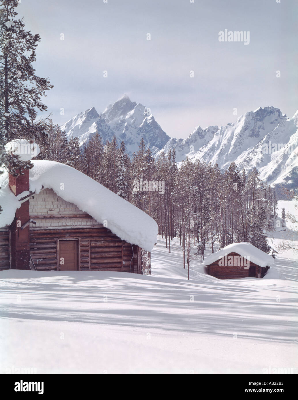 Parc National de Grand Teton dans le Wyoming montrant cabines par la neige pour l'hiver Banque D'Images