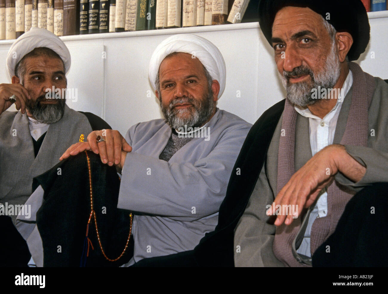 Spécialistes de l'Islam chiite des mollahs dans la madrasa, portrait, Qom, Iran, Moyen-Orient Banque D'Images