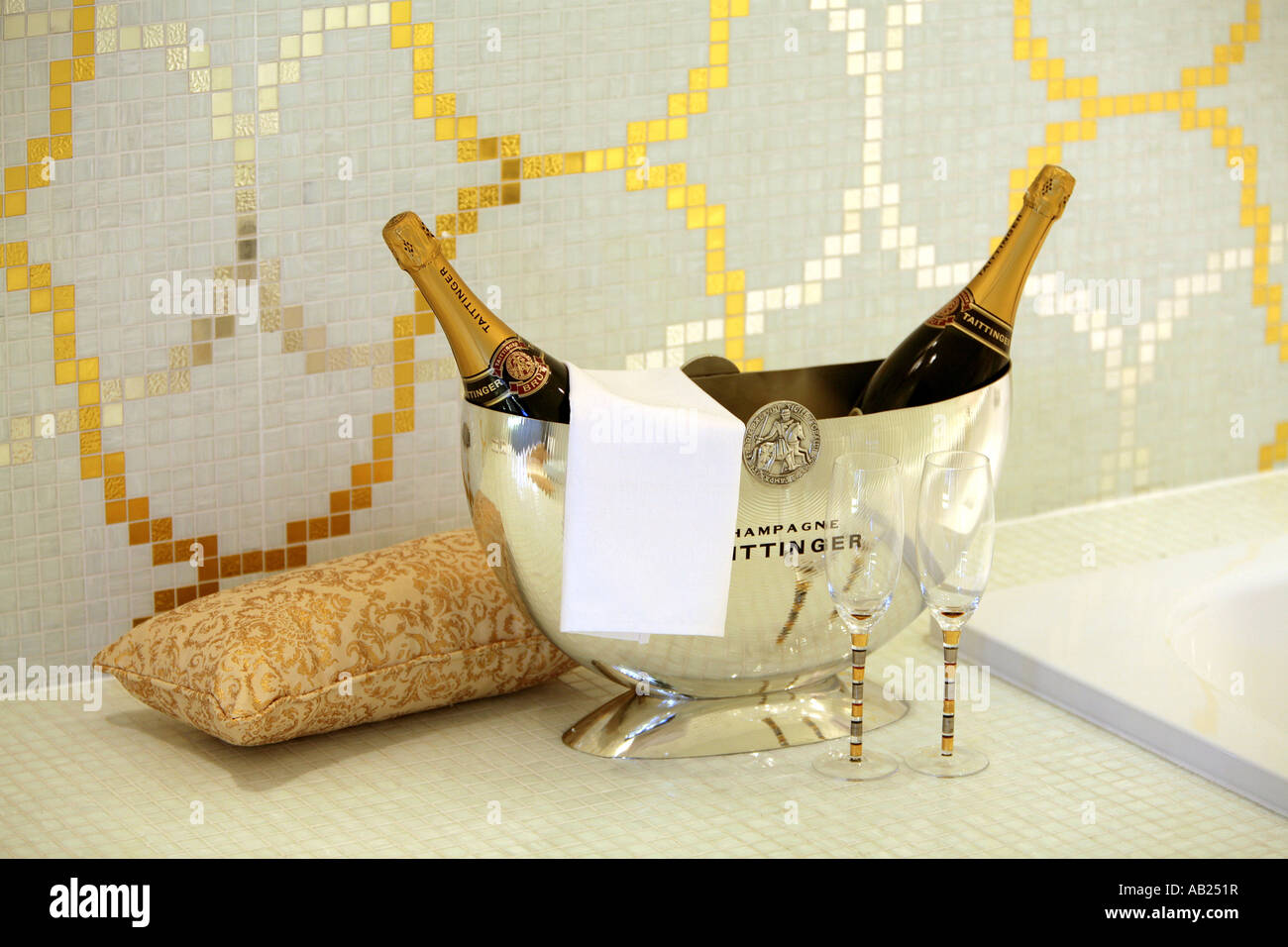 Champagner an der Badewanne Champagne à un bain à remous Banque D'Images