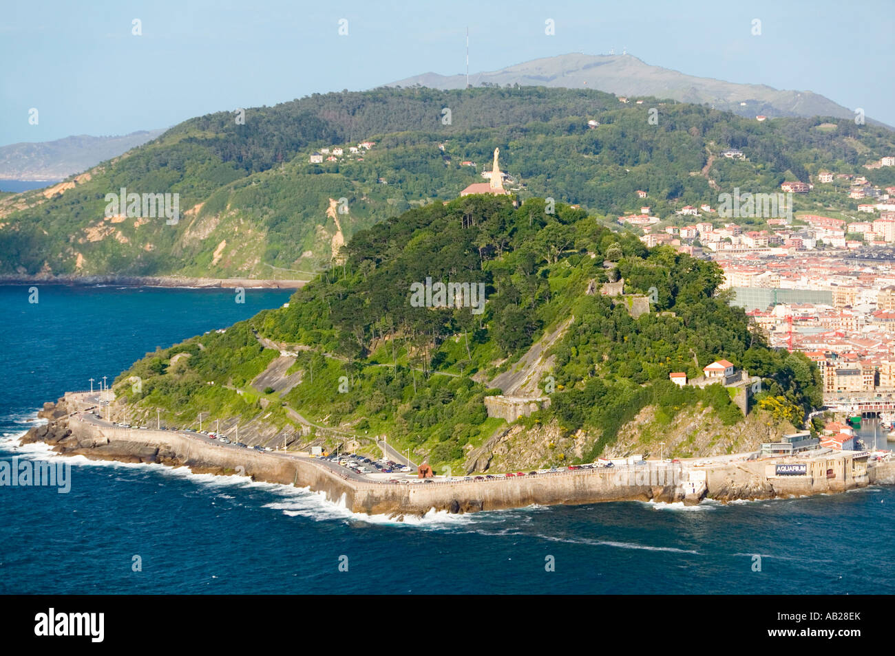 L'île Santa Clara dans l'île de la Bahia de La Concha Donostia San Sebastian Pays Basque espagnol la Reine de l'Euskadi et Cantab Banque D'Images