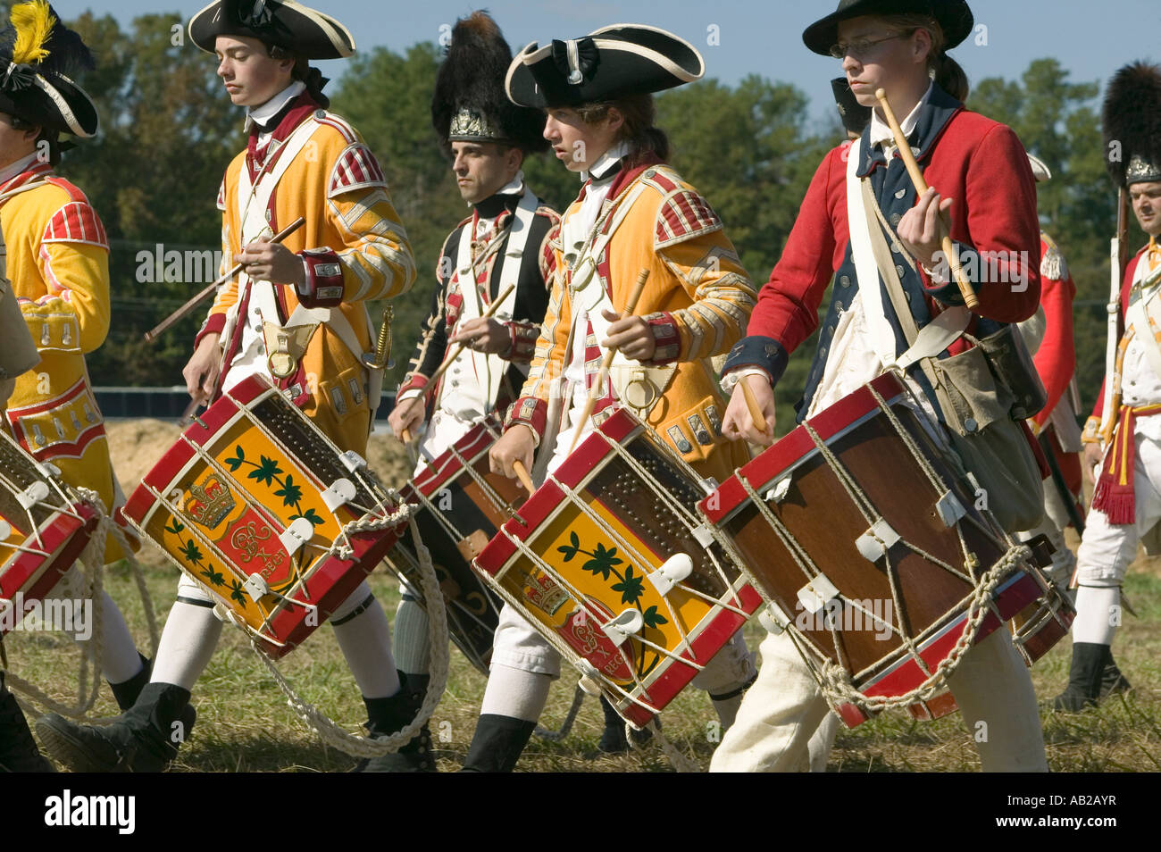 Fife and drum musiciens exécutent à la plantation du bornier vers 1769 près de Yorktown en Virginie dans le cadre du 225e anniversaire Banque D'Images
