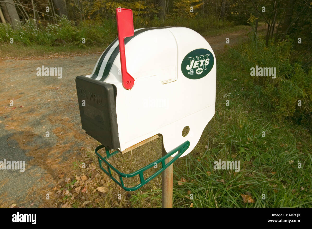 New York Jets NFL football helmet boîte aux lettres dans Massachusetts New England campagne Banque D'Images