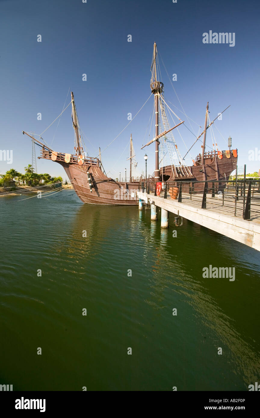 Taille complète des répliques de navires de Christophe Colomb, la Santa Maria la Pinta ou La Niña à Muelle de las Carabelas Palos de l Banque D'Images