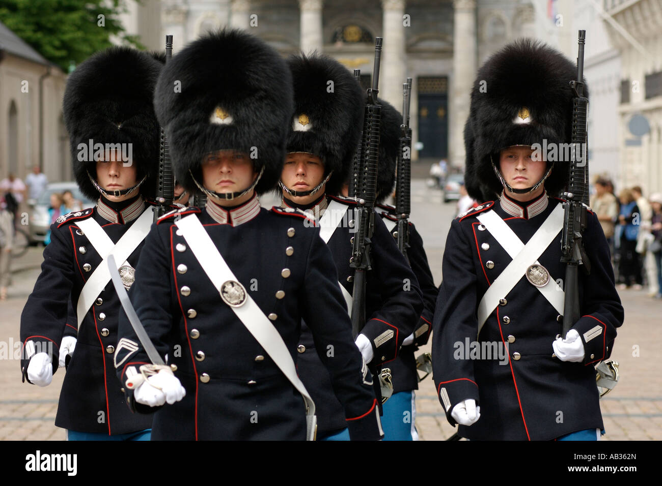 Changement de la garde à Amalineborg à Copenhague au Danemark. L'hiver est d'Amalienborg résidence de la famille royale. Banque D'Images