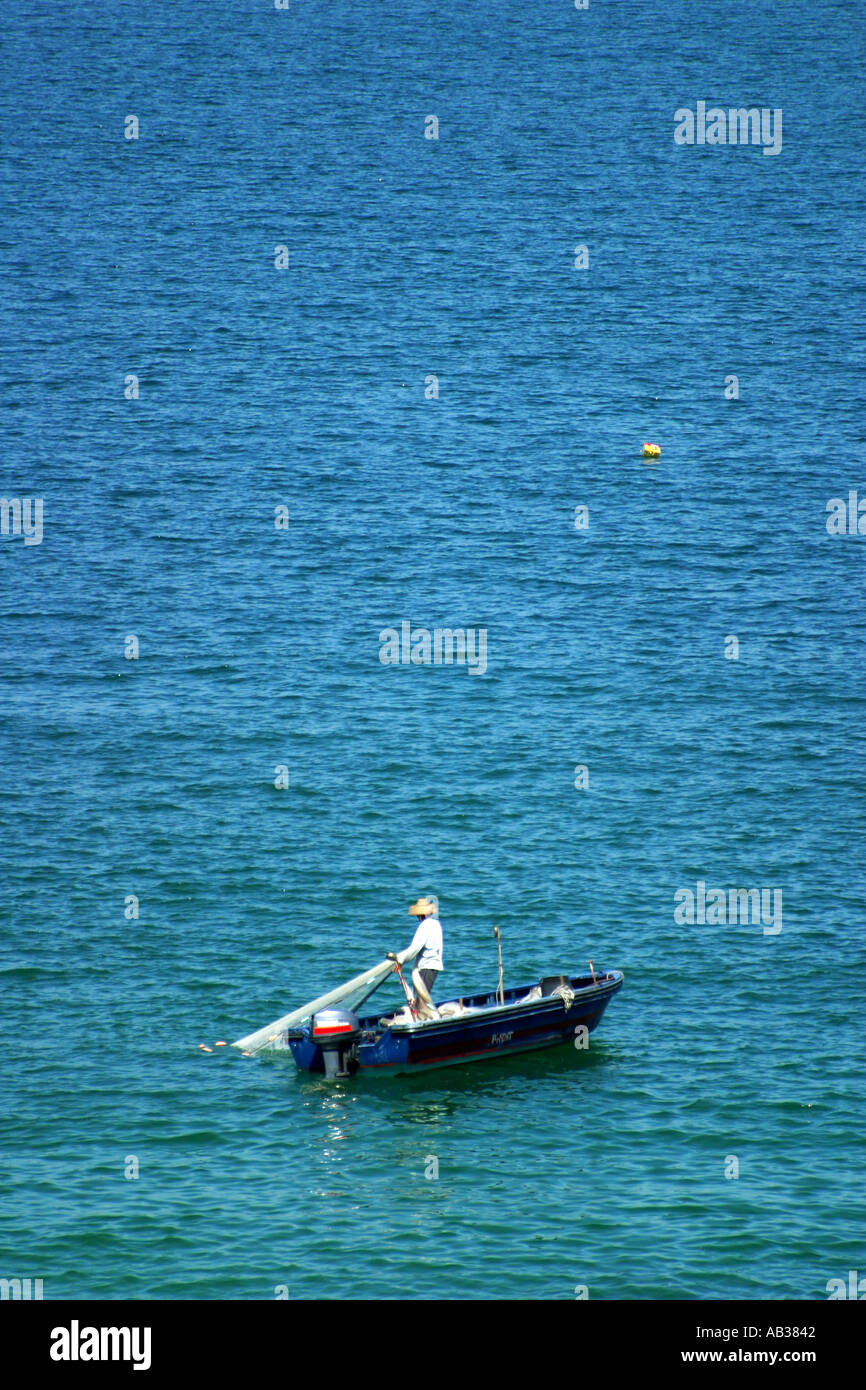 Un pêcheur de poissons de pêche Thaïlande vallege Banque D'Images