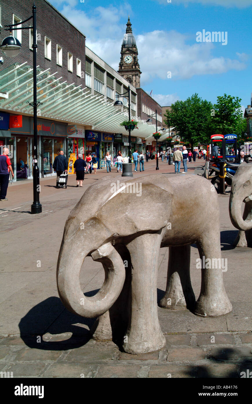 Sculptures d'éléphants du centre-ville de Bolton England UK Banque D'Images