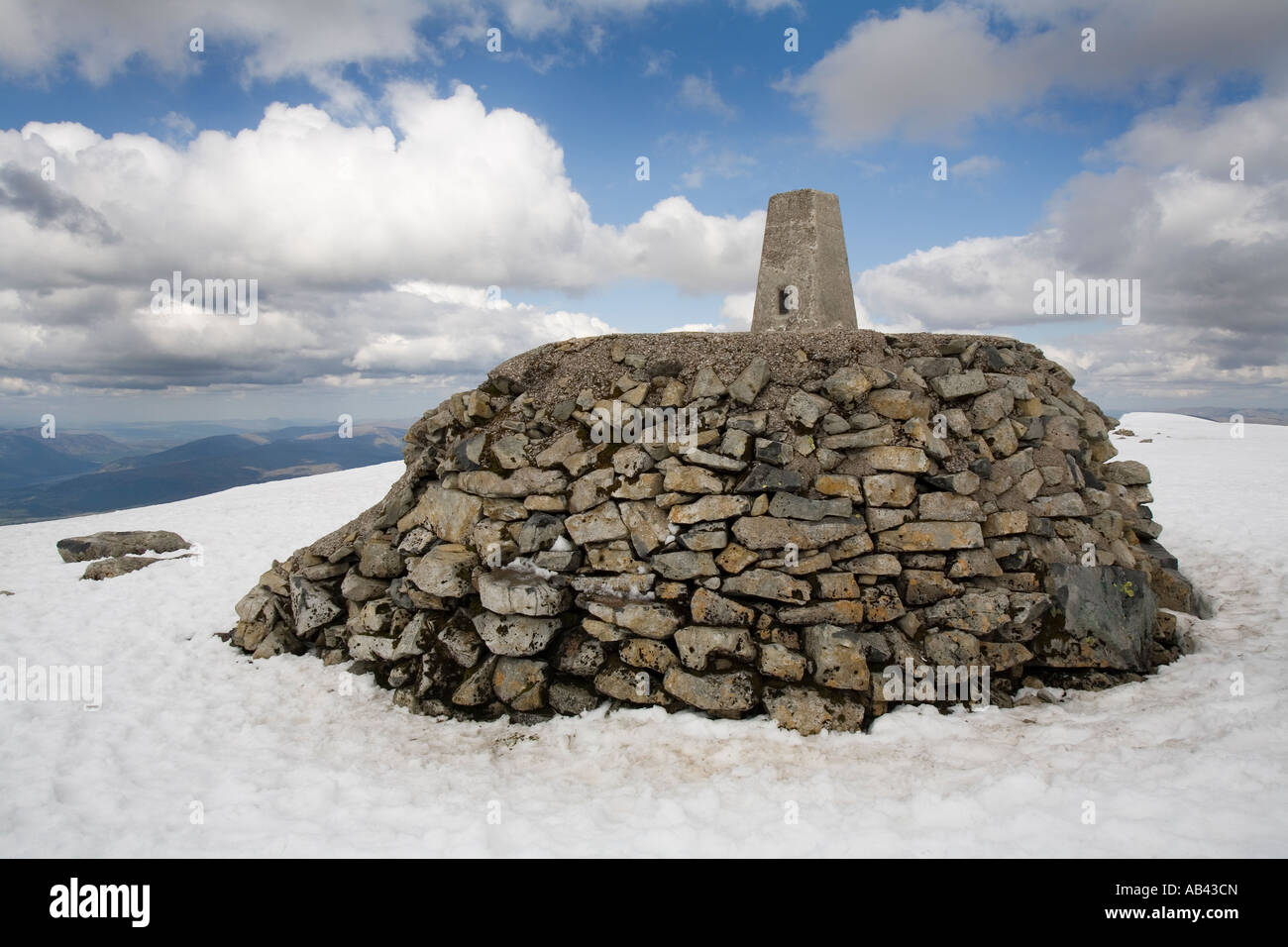 Plus Haute Montagne De Grande Bretagne Le Cairn Du Sommet