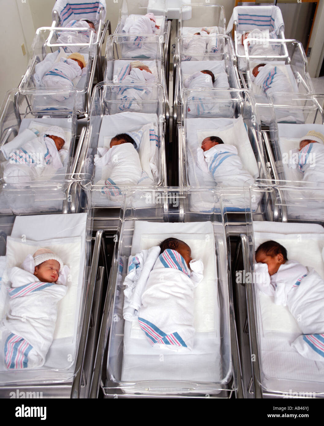 Beaucoup de bébés en maternité de l'hôpital Banque D'Images