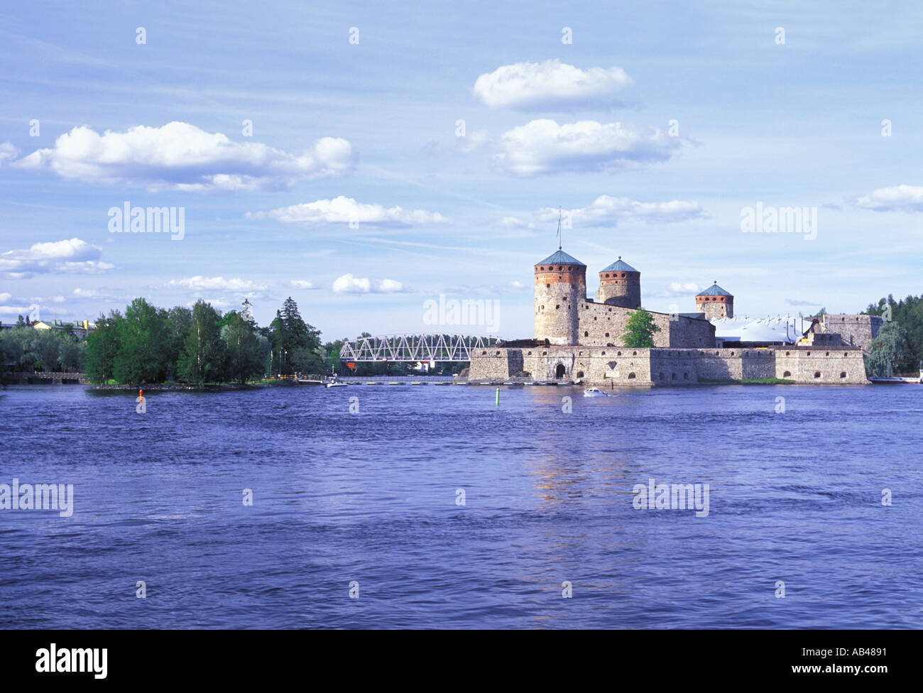 Finlande SAIMAA LAKELANDS VILLE SAVONLINNA Olavinlinna château 1475 Banque D'Images