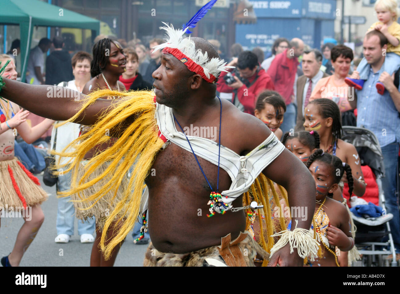 Street dancers. Cowley Road carnaval, Oxford, Angleterre Banque D'Images