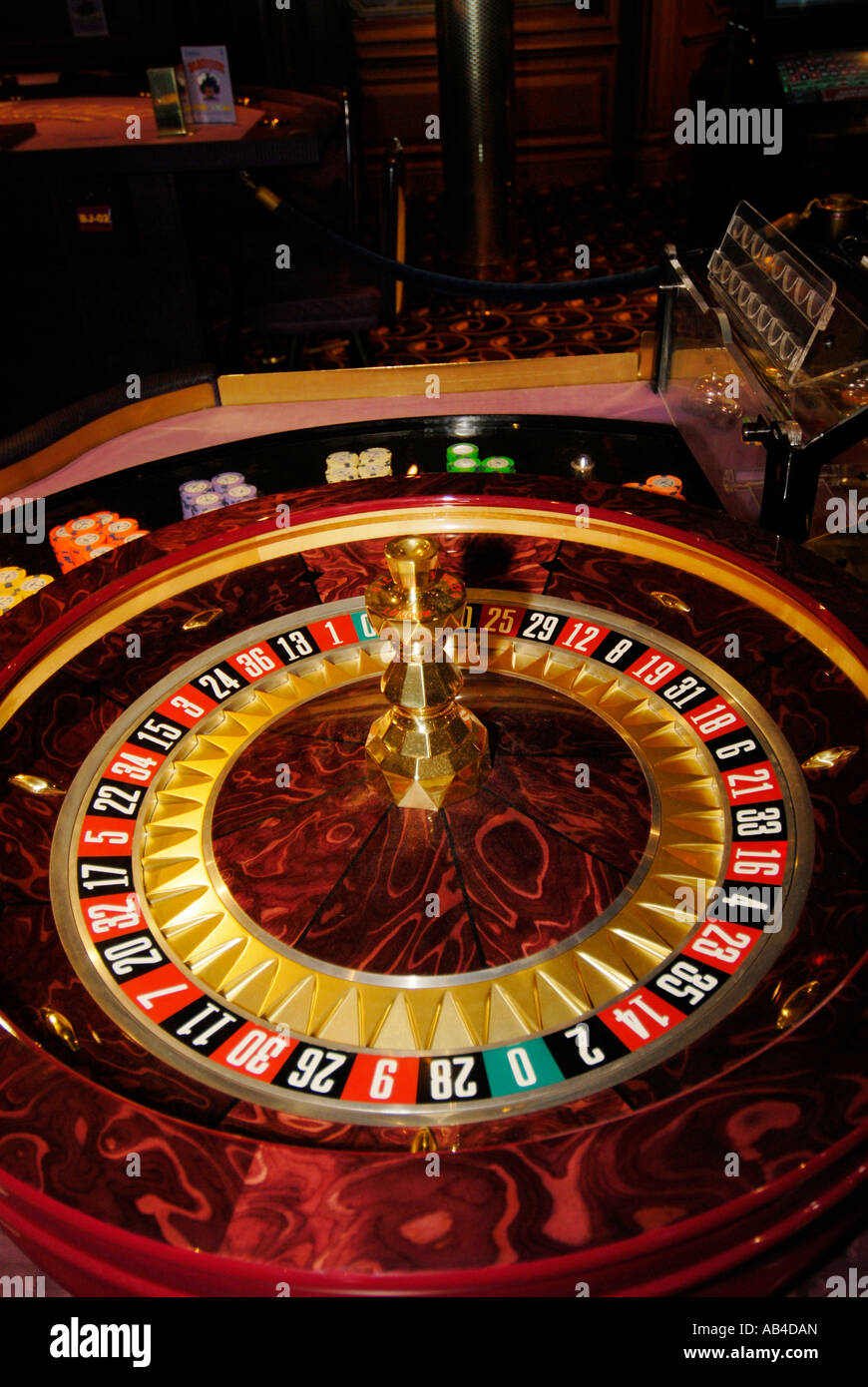 La roue de roulette dans un casino Banque D'Images