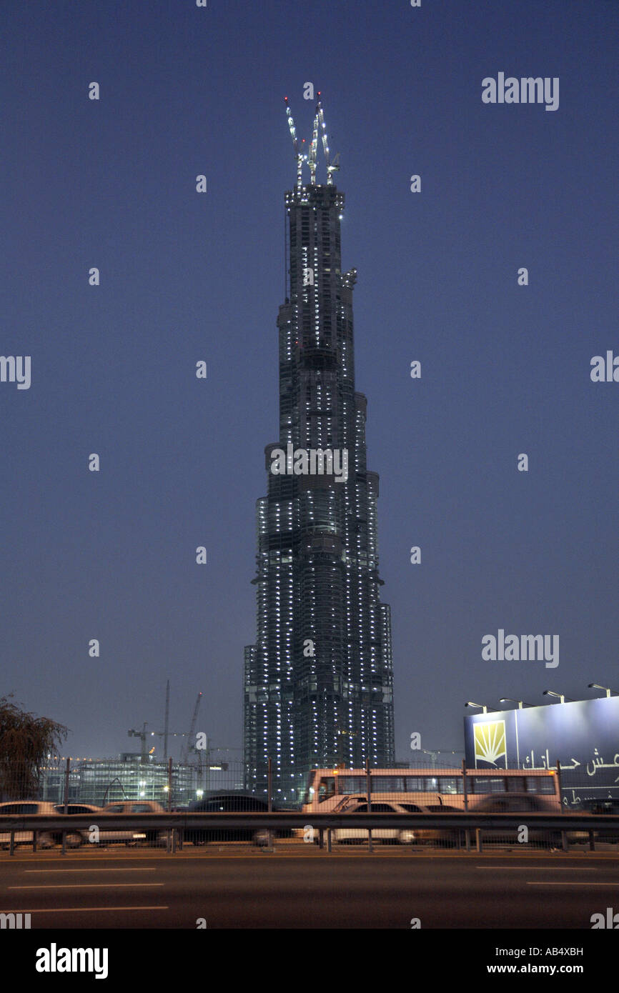La Tour Burj Dubai En Construction Le Plus Haut Gratte Ciel Du Monde 