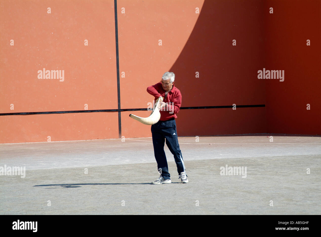 Le basque, sport, comme, squash, raquete, ball, jeu, jouer, joueur, jouant,  région, régionales, du nord, de l'Espagne, le sud, la France Photo Stock -  Alamy