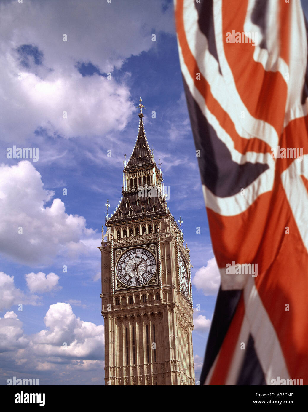 GB - Londres : Big Ben et Union Jack Banque D'Images