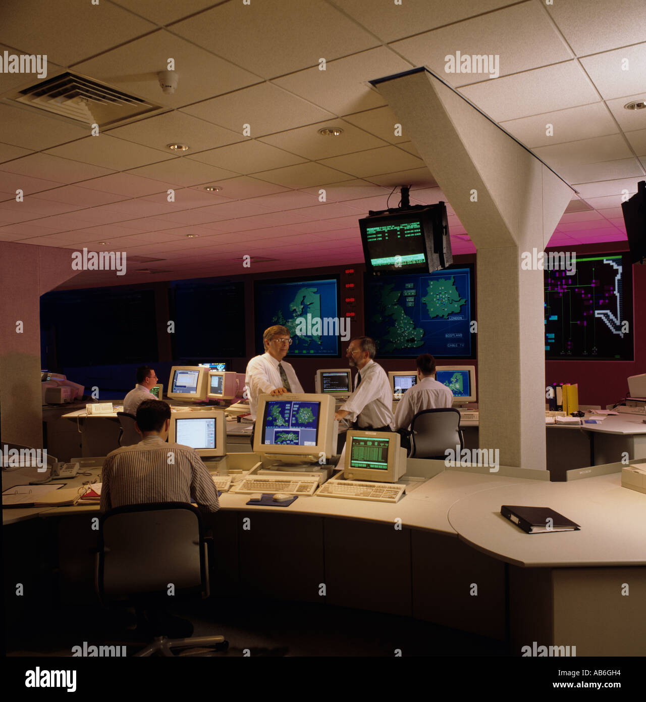 Salle de contrôle pour un diagnostic et réacheminement des télécommunications au sein de l'industrie de réseautage Banque D'Images