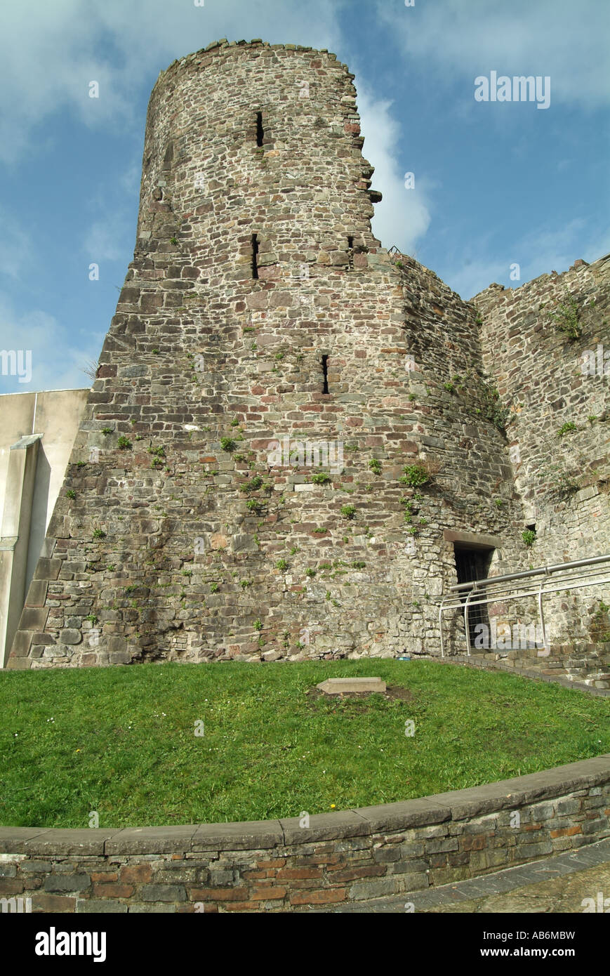 Tour ronde du château de Carmarthen Banque D'Images