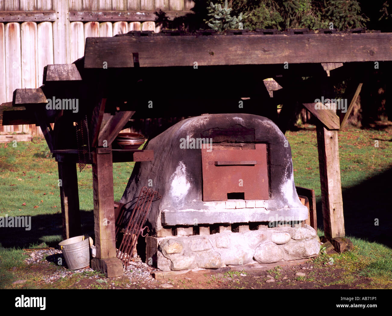 Ancienne Piscine Four utilisé pour la cuisson du pain au lieu historique national du Fort Langley, BC, British Columbia, Canada Banque D'Images