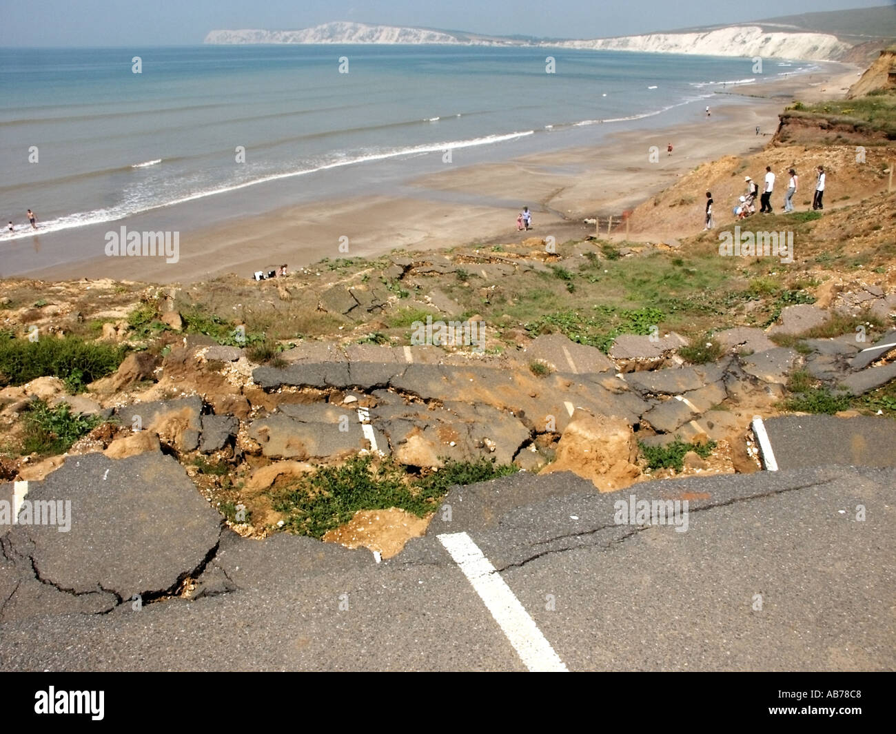 Chine Compton Compton Bay Île de Wight et l'érosion de la falaise de glissement de terrain de stationnement de voiture Banque D'Images