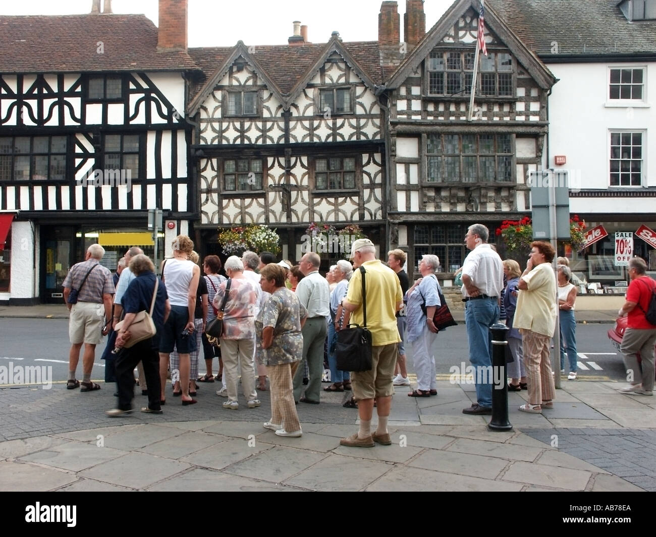 Stratford upon Avon Les touristes étrangers d'édifices historiques au-delà : le Garrick Inn et d'associations de maisons d'Harvard Banque D'Images