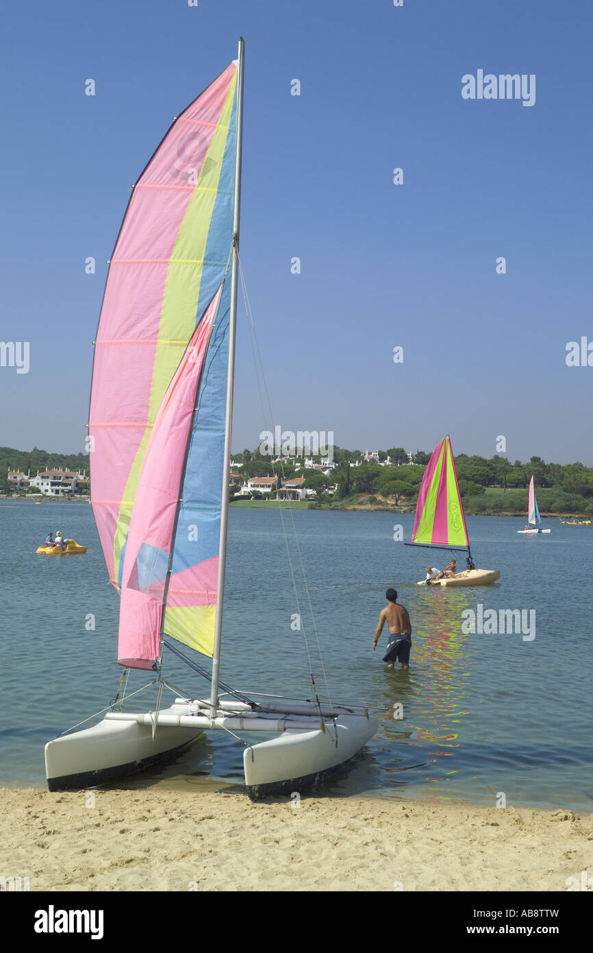 Le Portugal, l'Algarve, sports nautiques sur le lac à Quinta do Lago Banque D'Images