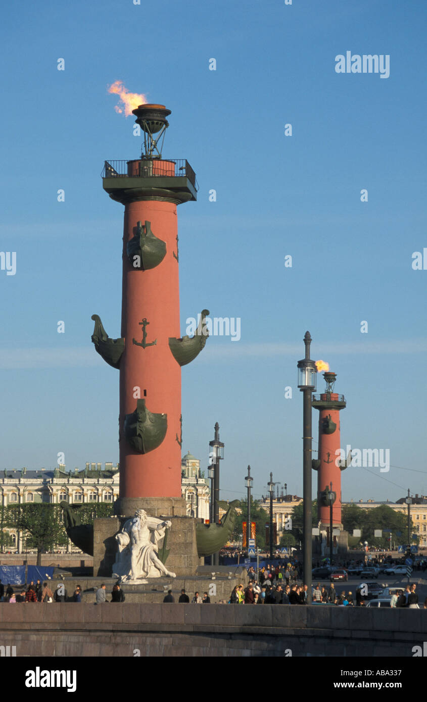 Russie St Petersbourg Colonnes rostrales navigaton beacons sur île Vasilevsky Banque D'Images