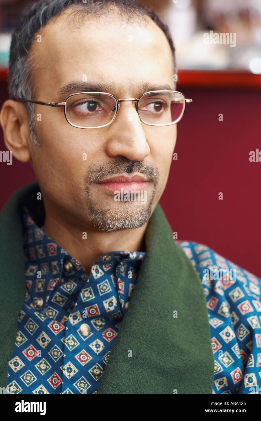 Homme portant un foulard Banque D'Images