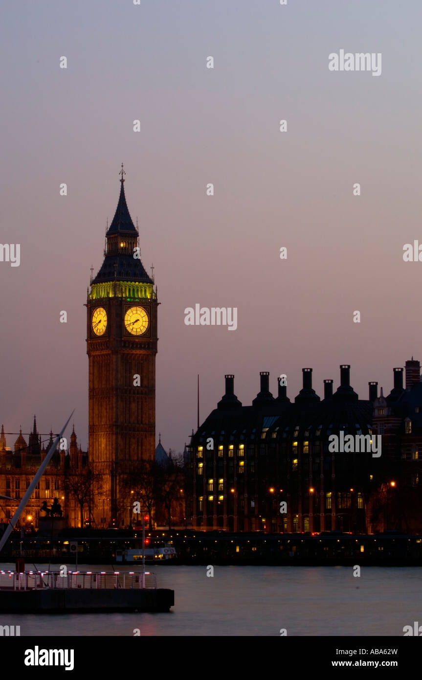 Europe United Kingdom London Big Ben et des chambres du Parlement dans la nuit Banque D'Images