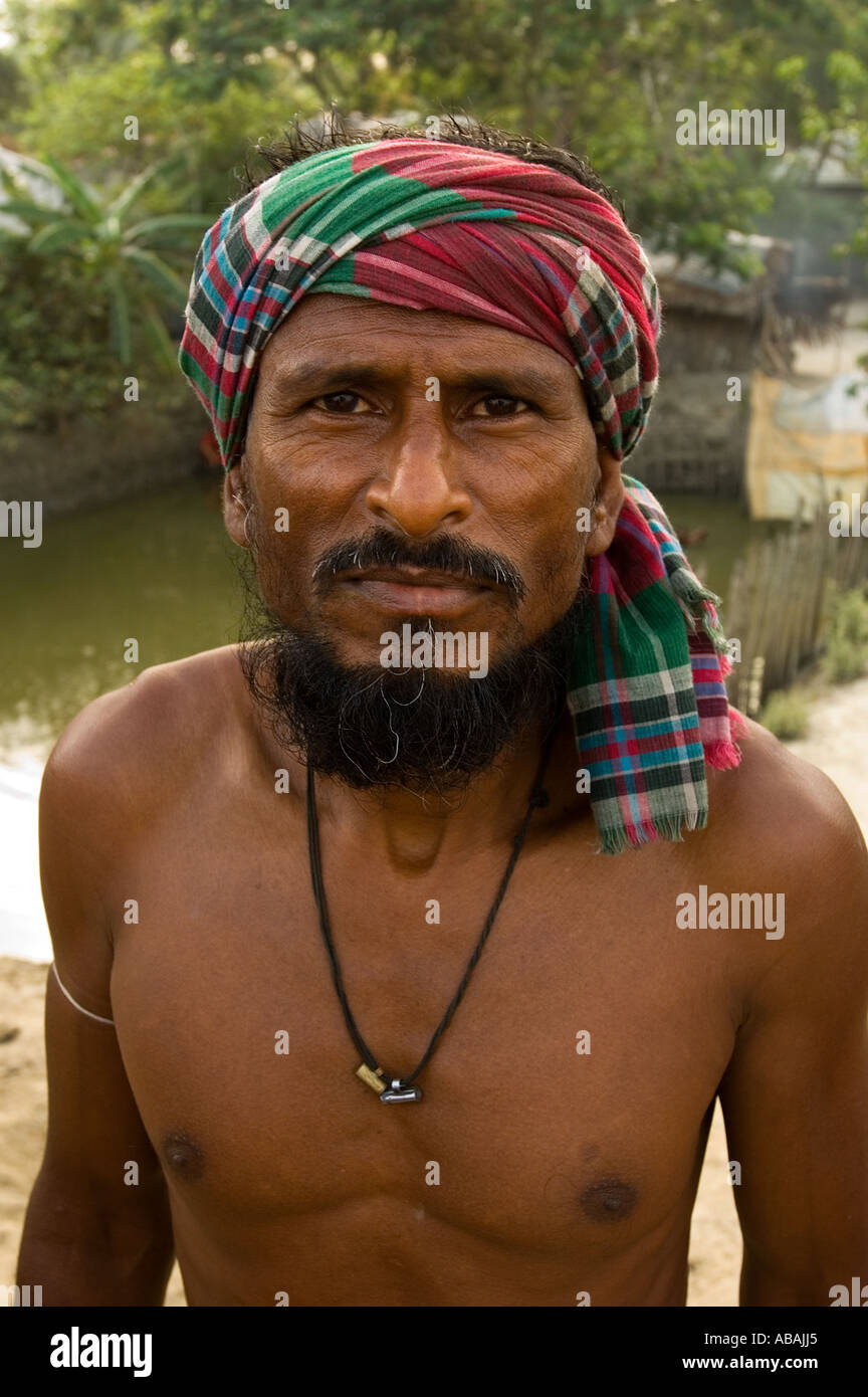 Portrait d'un homme du Bangladesh dans Burigualini , Bangladesh Banque D'Images