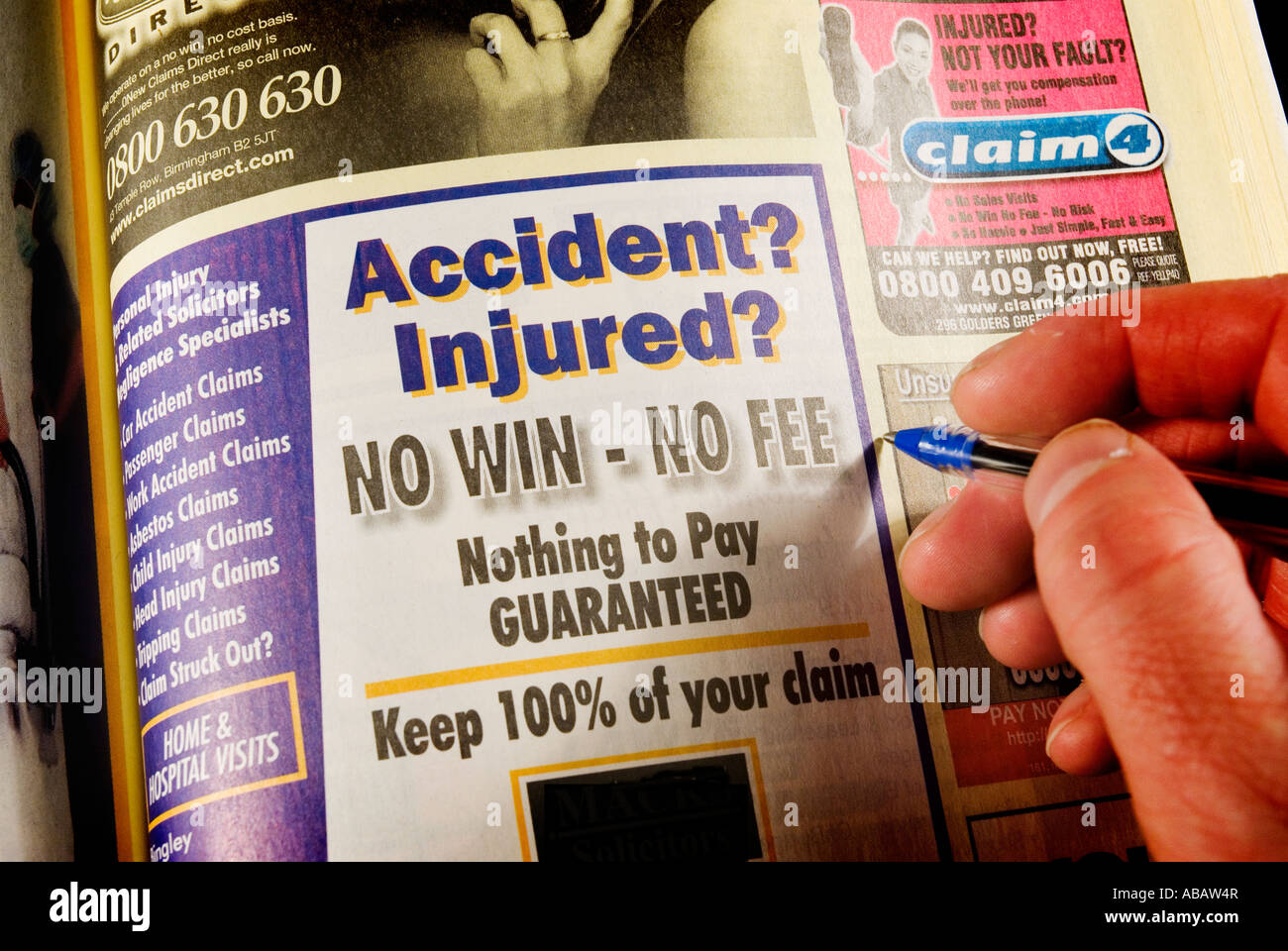 Yellow pages phone book Banque de photographies et d’images à haute