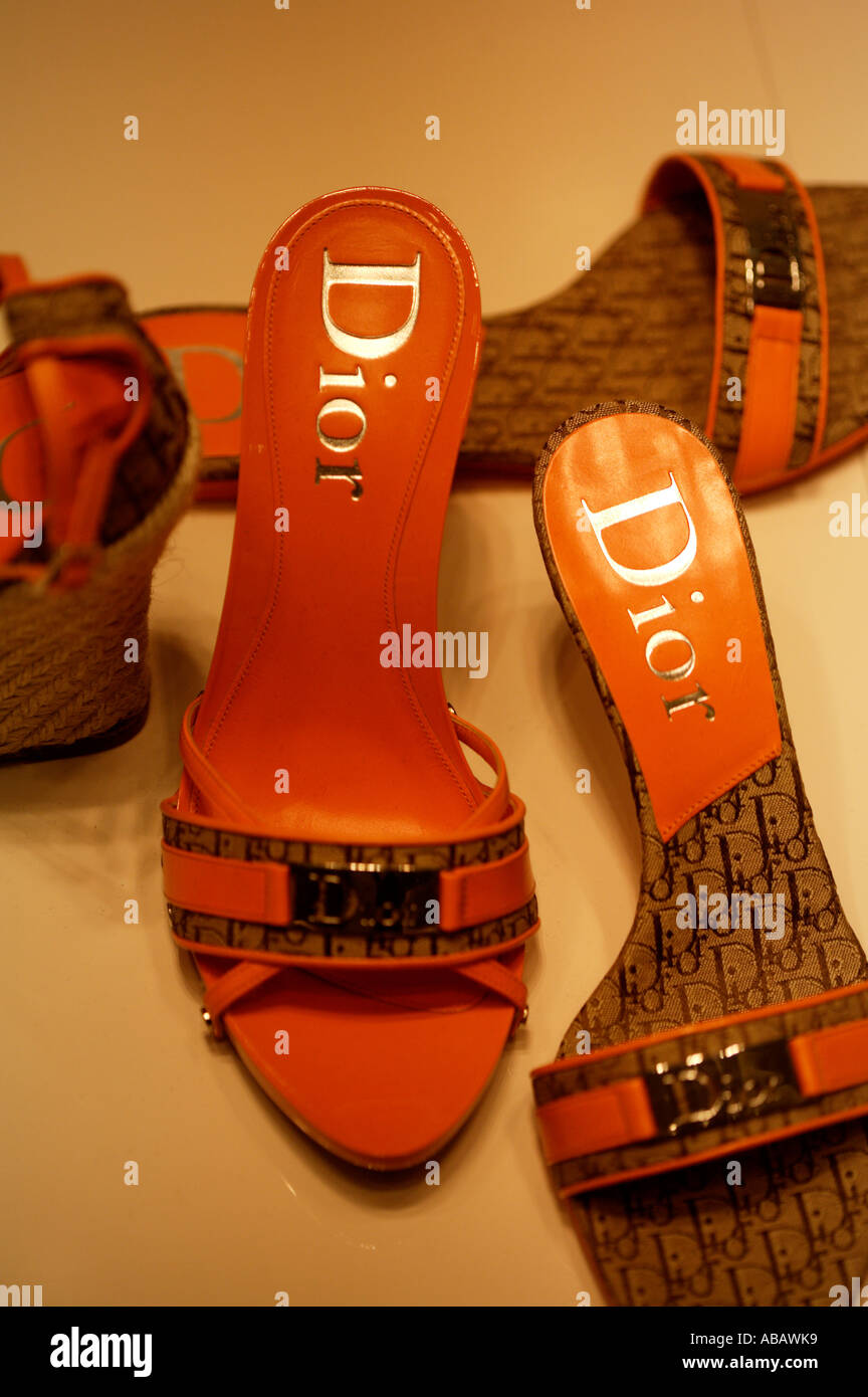 Dior shoes Banque de photographies et d'images à haute résolution - Alamy