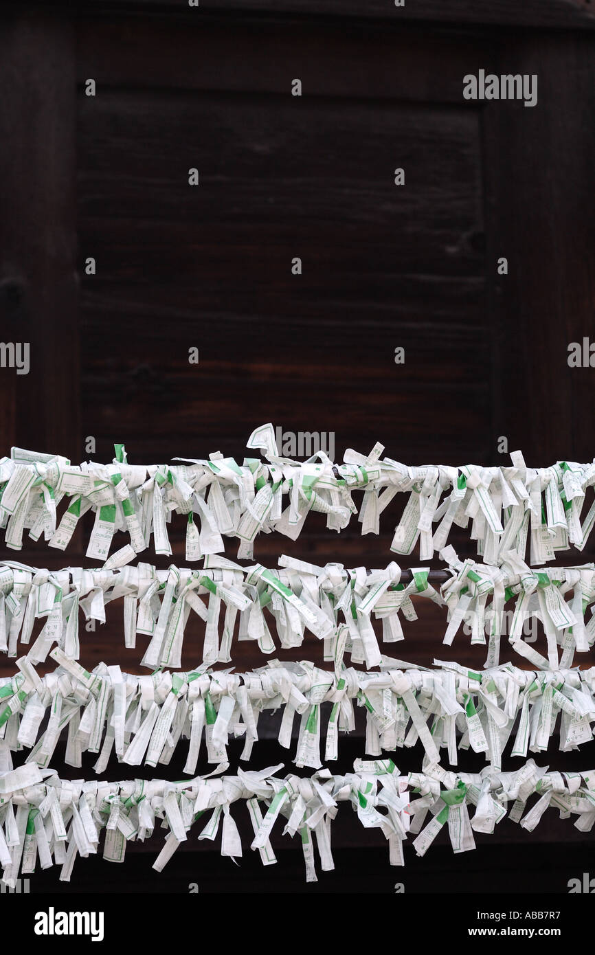 Prières de papier et des souhaits à l'extérieur de Temple Sanjūsangen-Dō, Kyoto, Japon Banque D'Images